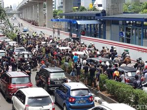 Suasana Demo Driver di Depan Kantor Grab Suasana Demo Driver di Depan Kantor Grab