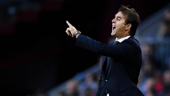julen lopetegui real madrid barcelona el clasico BARCELONA, SPAIN - OCTOBER 28: Head coach julen Lopetegui of Real Madrid CF looks on during the La Liga match between FC Barcelona and Real Madrid CF at Camp Nou on October 28, 2018 in Barcelona, Spain. (Photo by David Ramos/Getty Images)