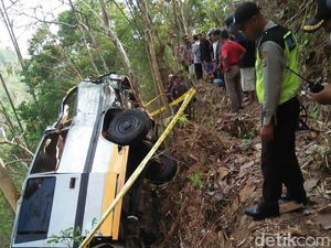 Mobil Masuk Jurang di Kulon Progo, 2 Orang Tewas