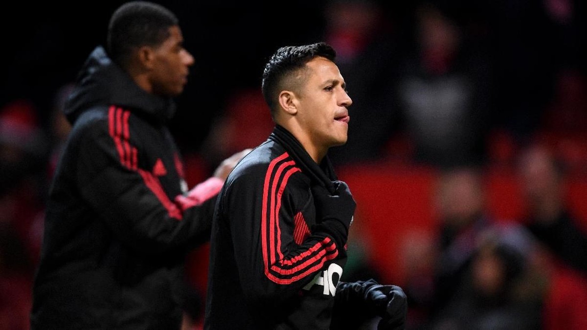 Alexis Sanchez mengalami cedera hamstring di sesi latihan. (Foto: Laurence Griffiths/Getty Images)