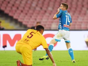 Hasil Napoli vs AS Roma: Gol Mertens Paksakan Laga Berakhir 1-1