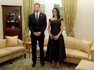 Foto: Gaya Elegan Meghan Markle Pakai Gaun Desainer Feminis