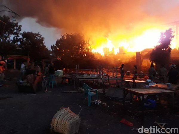 Foto: Api Lumat Pasar Legi Solo
