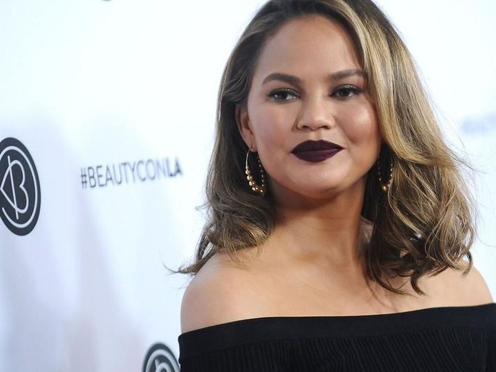 Chrissy Teigen Komentari Foto Justin Bieber Sedang Makan Burrito Chrissy Teigen Komentari Foto Justin Bieber Sedang Makan Burrito