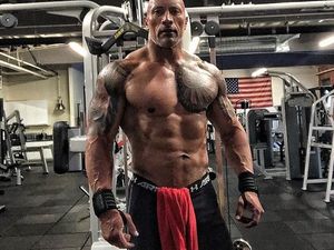 Insiden Alec Baldwin Bikin Dwayne Johnson Ogah Gunakan Senjata Asli saat Syuting Insiden Alec Baldwin Bikin Dwayne Johnson Ogah Gunakan Senjata Asli saat Syuting