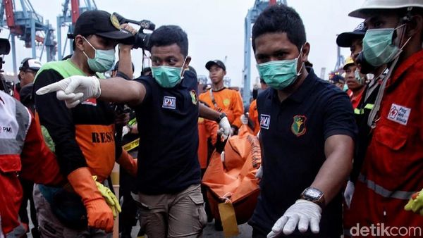 2 Kantong Jenazah Lion Air JT 610 Kembali Dibawa dari Tj Priok