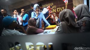Keluarga Penumpang Lion Air Serahkan Data Antemortem ke RS Polri