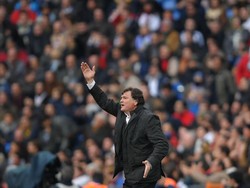 Jose Antonio Camacho pernah melatih Madrid dari 25 Mei 2004 sampai 20 September tahun yang sama. Ia bertahan tak sampai empat bulan karena memilih mundur usai Madrid tercecer di urutan delapan LaLiga. Ia hanya memimpin enam laga, empat berujung kemenangan. Foto: Denis Doyle/Getty Images