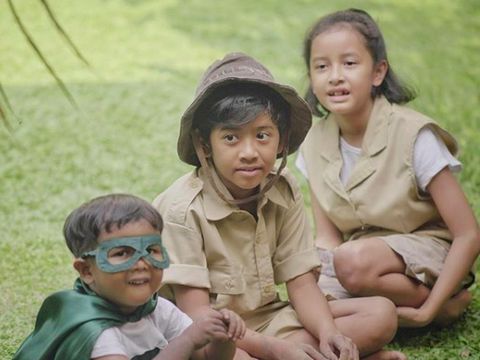 Widuri bersama Dru dan sang adik, Den Bagus/