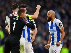 Bruno merayakan kemenangan Brighton 1-0 atas Wolverhampton. Dia berhasil menjaga pertahanan Brighton dari ancaman pemain depan Wolverhampton. (Dylan Martinez/REUTERS)