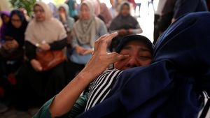 Foto: Tangis Keluarga Korban Lion Air Pecah di RS Polri