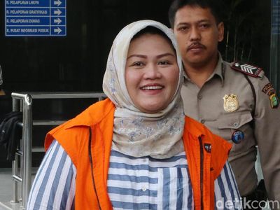 Dulu Murung, Kini Bupati Neneng Senyum Semringah