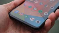 Menggenggam OnePlus 6T, RAM 8 GB dan Fingerprint di Layar
