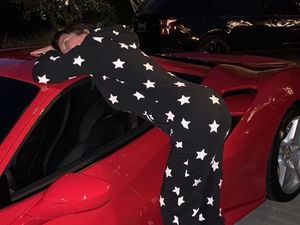 Kylie Jenner Beri Sang Ibu Kado Ultah Mobil Ferrari Rp 3,8 M