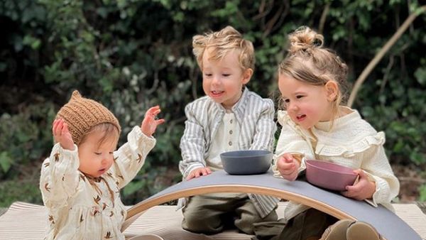 6 Foto Kakak Beradik yang Kompak nan Menggemaskan