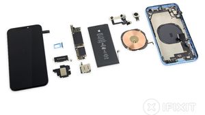Mengintip Jeroan iPhone XR