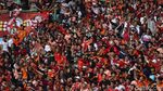 Aksi The Jakmania Bakar Semangat Pemain Persija