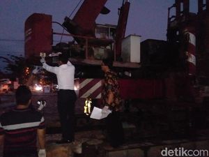 Pekerja Pembangunan Pasar Trenggalek Tewas Tergencet Alat Berat