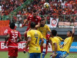 Pertandingan Persija melawan Barito Putera digelar di Stadion Patriot Candrabhaga, Selasa (30/10/2018). (Foto: Agung Pambudhy/detikcom)