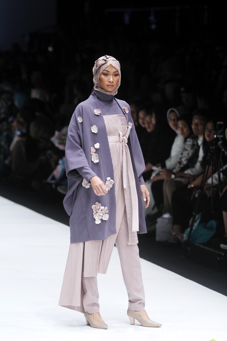 Foto Mengintip Tren Hijab Terbaru Dari JFW 2019