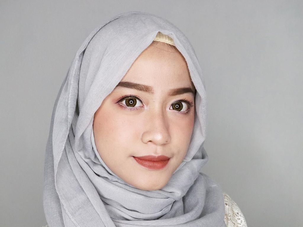 Tutorial Hijab Pashmina Agar Tak Terlihat Tembem