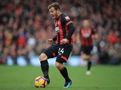 Ryan Fraser, gelandang serang Bournemouth ini berandil dalam kemenangan 3-0 di kandang Fulham. Dua assist dibuat Fraser di laga ini. (Marc Atkins/Getty Images)