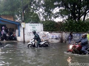Bandung Diguyur Hujan, Sejumlah Akses Jalan Tergenang Banjir