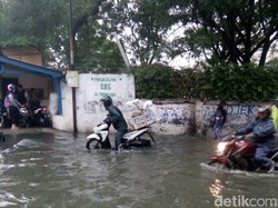 Bandung Diguyur Hujan, Sejumlah Akses Jalan Tergenang Banjir