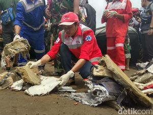 Sepatu Anak, Kursi dan Jari Ditemukan di Pantai Tj Pakis Sepatu Anak, Kursi dan Jari Ditemukan di Pantai Tj Pakis
