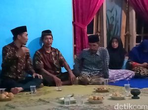 Dikunjungi Bupati Madiun, Ortu Pramugari Lion Air JT 610 Masih Shock