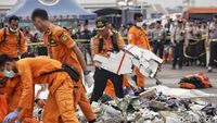 Basarnas Kumpulkan Puing-puing Pesawat Lion Air JT 610