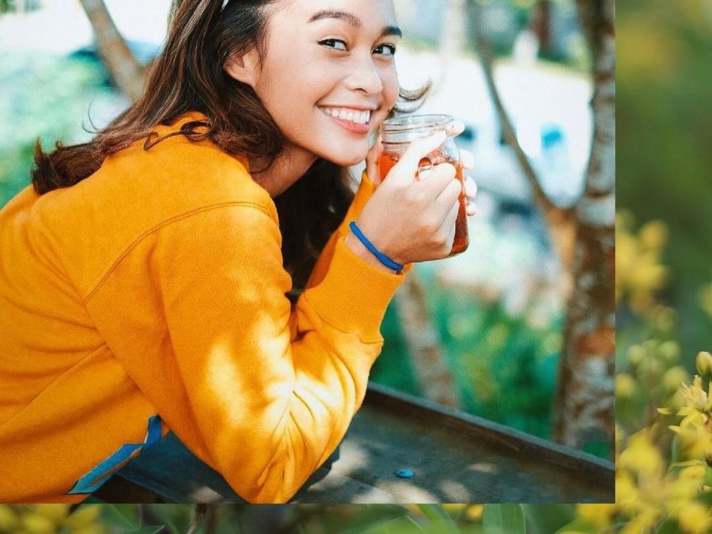 Pose Cantik Conchita Caroline Saat Kulineran hingga Diet Kentang yang Hits Pose Cantik Conchita Caroline Saat Kulineran hingga Diet Kentang yang Hits