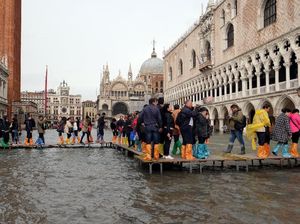 Foto: Banjir Terburuk di Venesia dalam 10 Tahun Terakhir