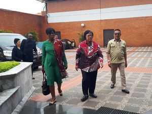 Menteri Siti Kirim Dirjen Dampingi Istri Pejabat LHK Korban JT 610 Menteri Siti Kirim Dirjen Dampingi Istri Pejabat LHK Korban JT 610