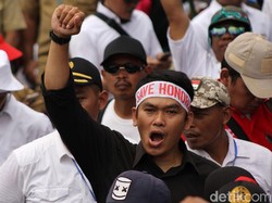 Deretan Cerita Pilu Guru Honorer: Gaji Kecil hingga Tinggal di WC