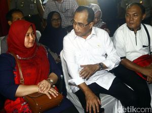 Menhub Sambangi Keluarga Korban Lion Air di RS Polri