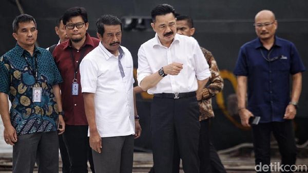 Ekspresi Rusdi Kirana Saat Amati Puing Lion Air JT 610