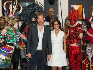 Masukkan Tangan ke Kantung Baju, Meghan Markle Dianggap Tak Sopan Masukkan Tangan ke Kantung Baju, Meghan Markle Dianggap Tak Sopan