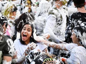 Foto: Perang Busa Unik Ala Mahasiswa Skotlandia Foto: Perang Busa Unik Ala Mahasiswa Skotlandia