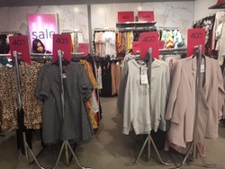 Crop Top Hingga Bike Shorts Diskon 50% di Topshop Grand Indonesia
