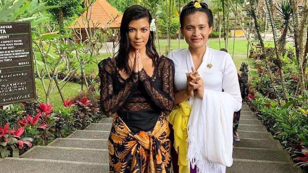 Foto: Deretan Gaya Seksi Keluarga Kardashian Saat Liburan di Bali