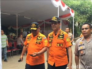 Kabasarnas Cek Ruang Forensik Korban Lion Air JT 610 di RS Polri Kabasarnas Cek Ruang Forensik Korban Lion Air JT 610 di RS Polri