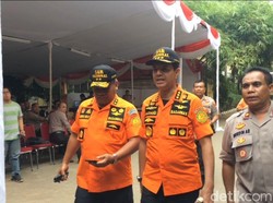 Kabasarnas Cek Ruang Forensik Korban Lion Air JT 610 di RS Polri