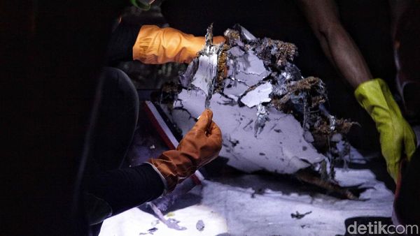 Barang dan Serpihan Lion Air Ditumpuk di Posko Basarnas