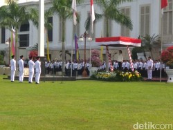 Pakai Pita Hitam, Sri Mulyani Peringati Hari Oeang ke-72