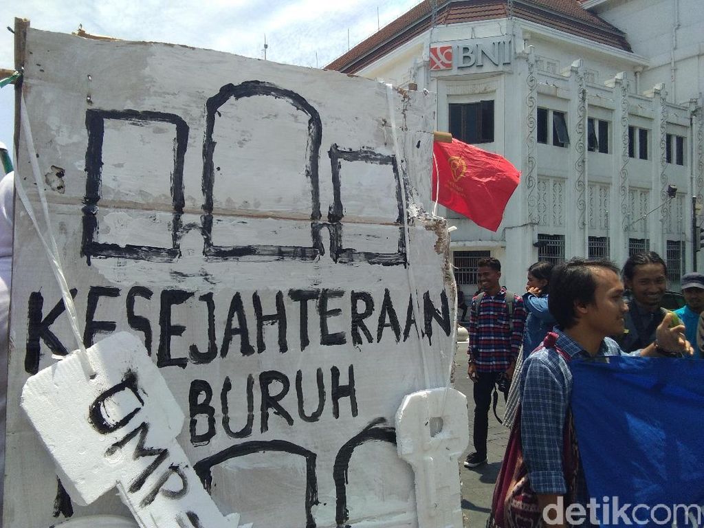 Suarakan Hak Buruh, Netizen Gemakan #MayDay di Medsos Suarakan Hak Buruh, Netizen Gemakan #MayDay di Medsos