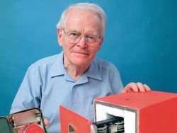 Kisah Pencipta Black Box Kehilangan Ayah karena Insiden Pesawat