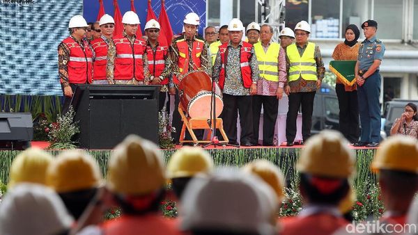 Jokowi Buka Program Sertifikasi Tenaga Kerja Konstruksi