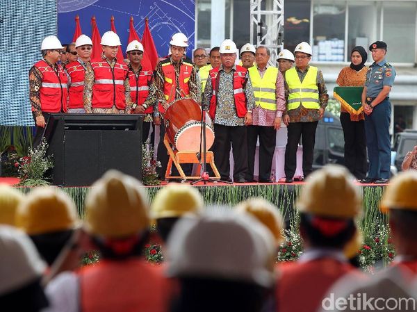 Jokowi Buka Program Sertifikasi Tenaga Kerja Konstruksi