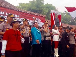 Puluhan Ribu Peserta Ikuti Kirab Merah Putih